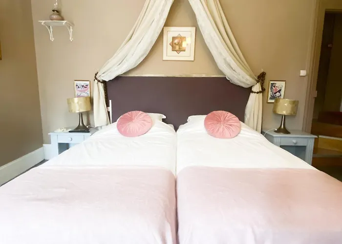 D'hotes La Alienor Bed & Breakfast 3*